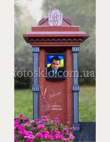 Пам'ятник з Лезники з фото склом в рамці