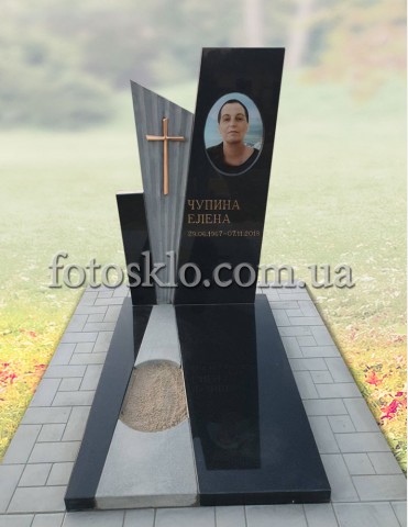Памятник для мамы с портретом в стекле